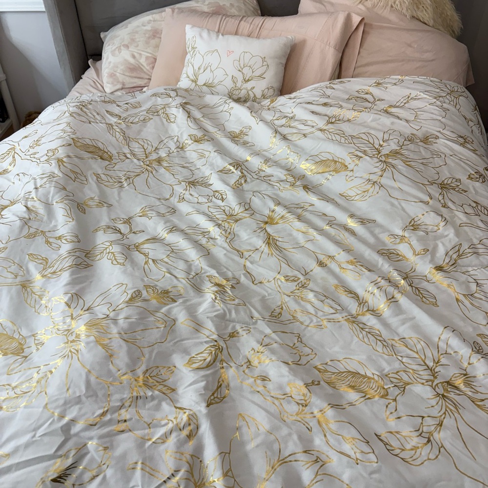 Luxurious Gold Floral Comforter Set